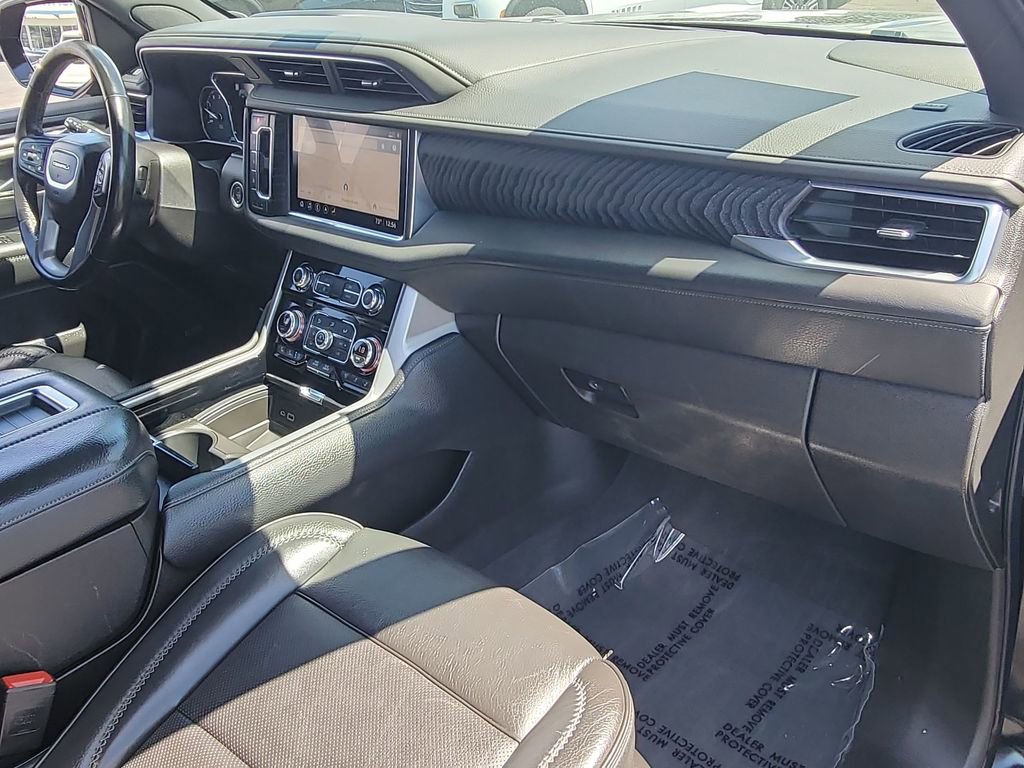 Used 2021 GMC Yukon XL Denali w/ Denali Premium Package image 30