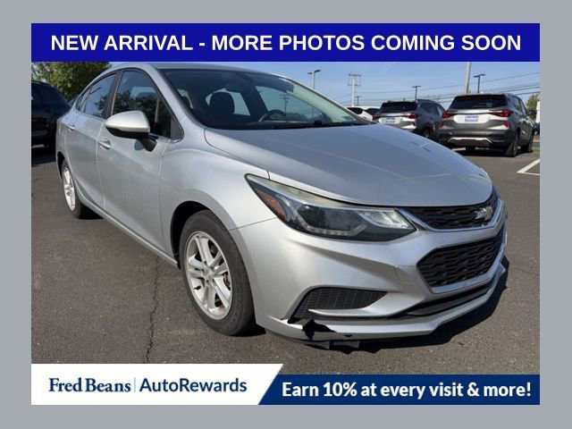 Used 2018 Chevrolet Cruze LT w/ Convenience Package FWD image 1