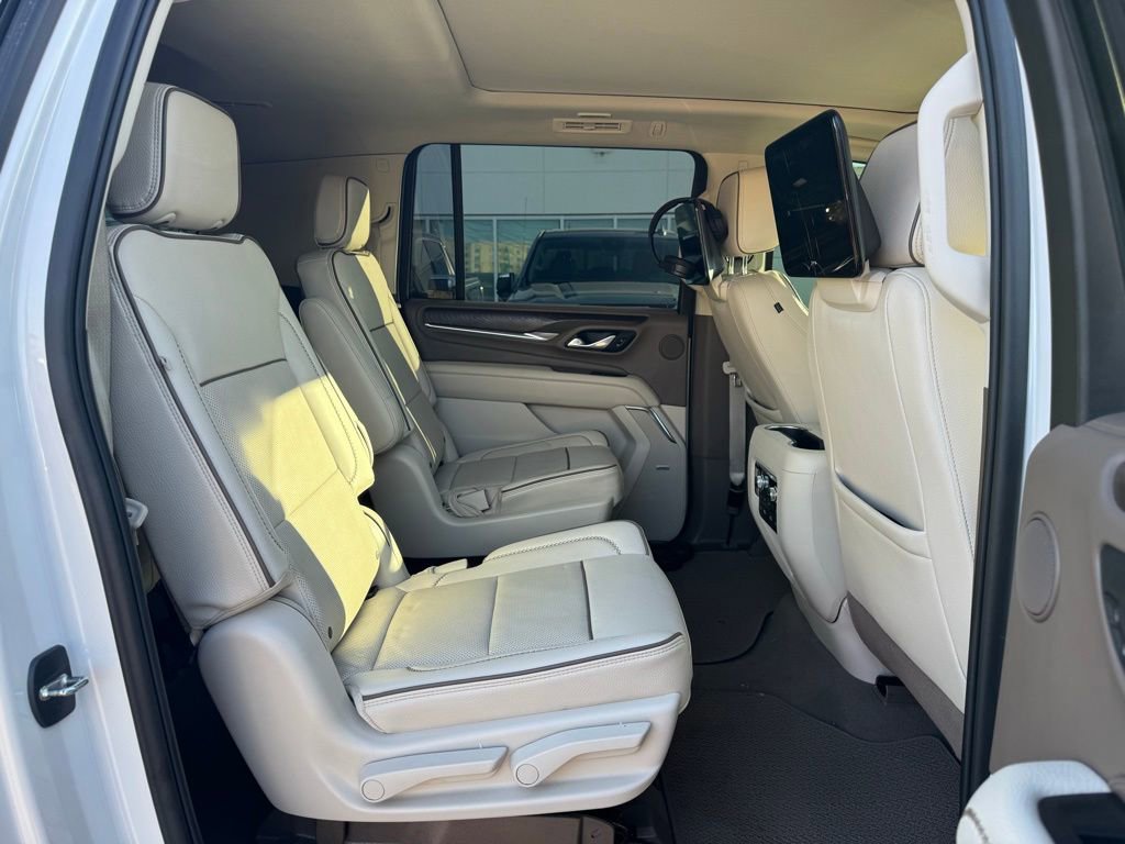 Used 2023 GMC Yukon XL Denali w/ Denali Reserve Package image 24