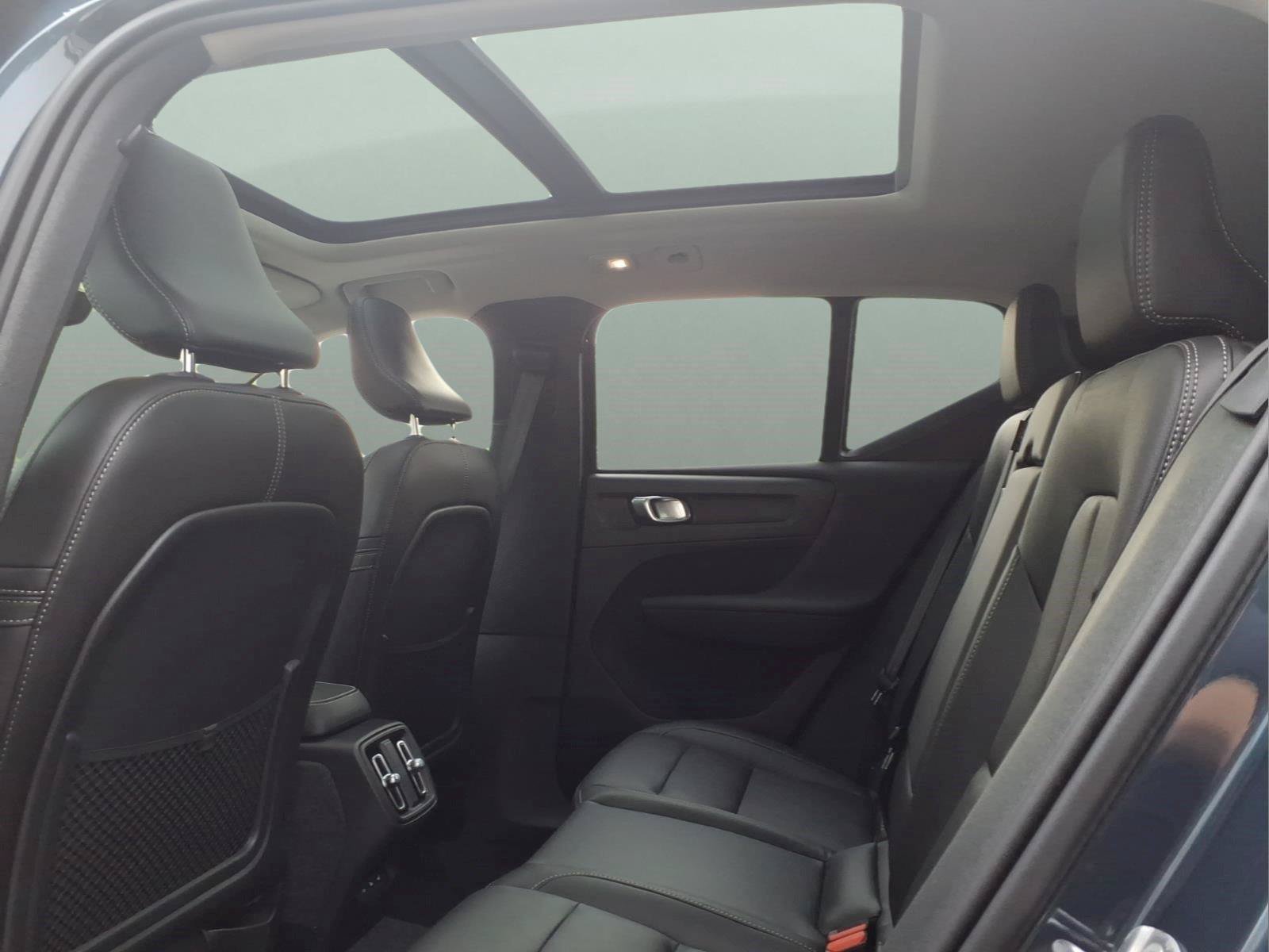 New 2026 Volvo XC40 B5 Plus w/ Climate Package AWD/4WD image 9