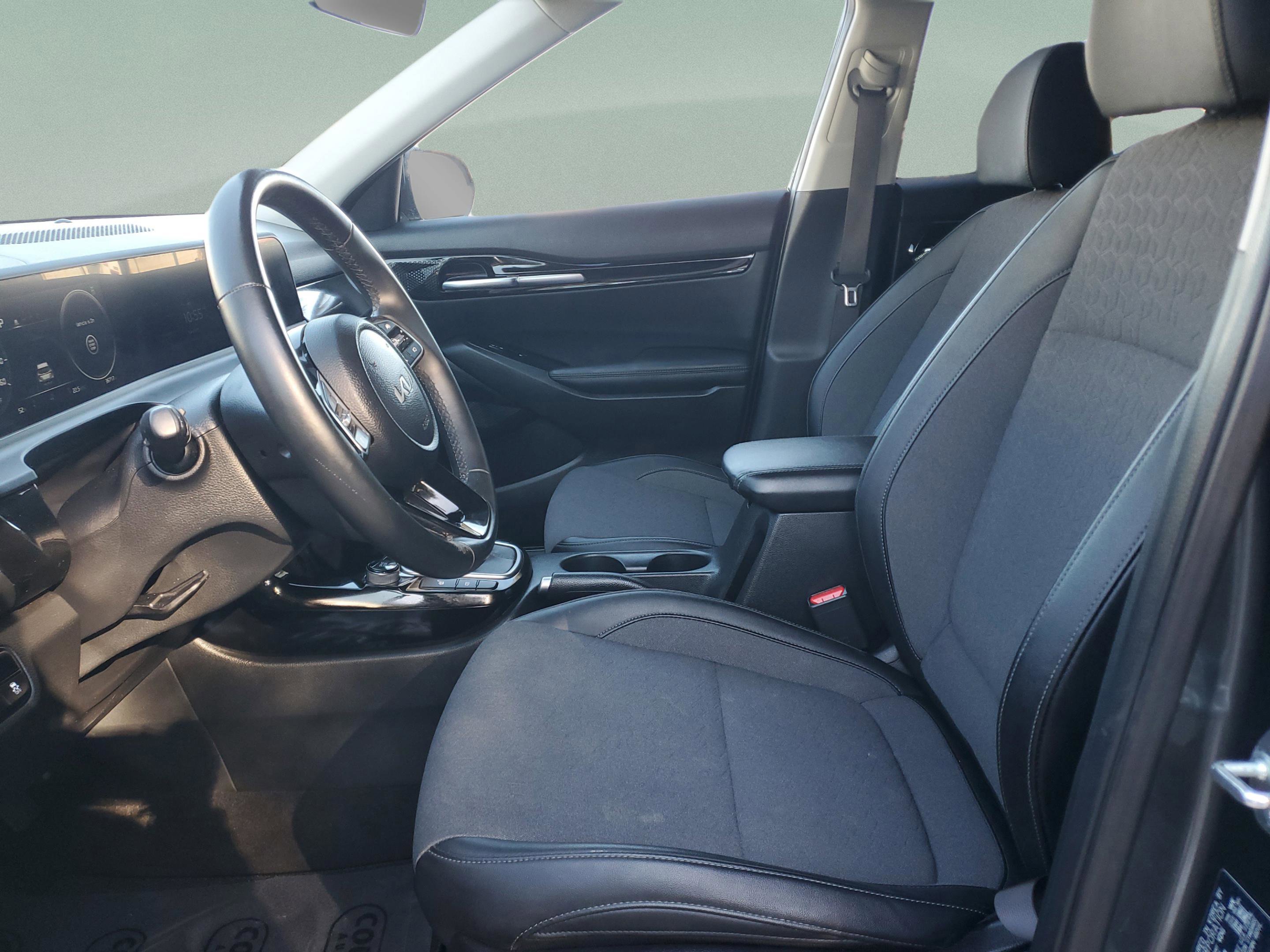 Certified 2024 Kia Seltos X-Line image 21