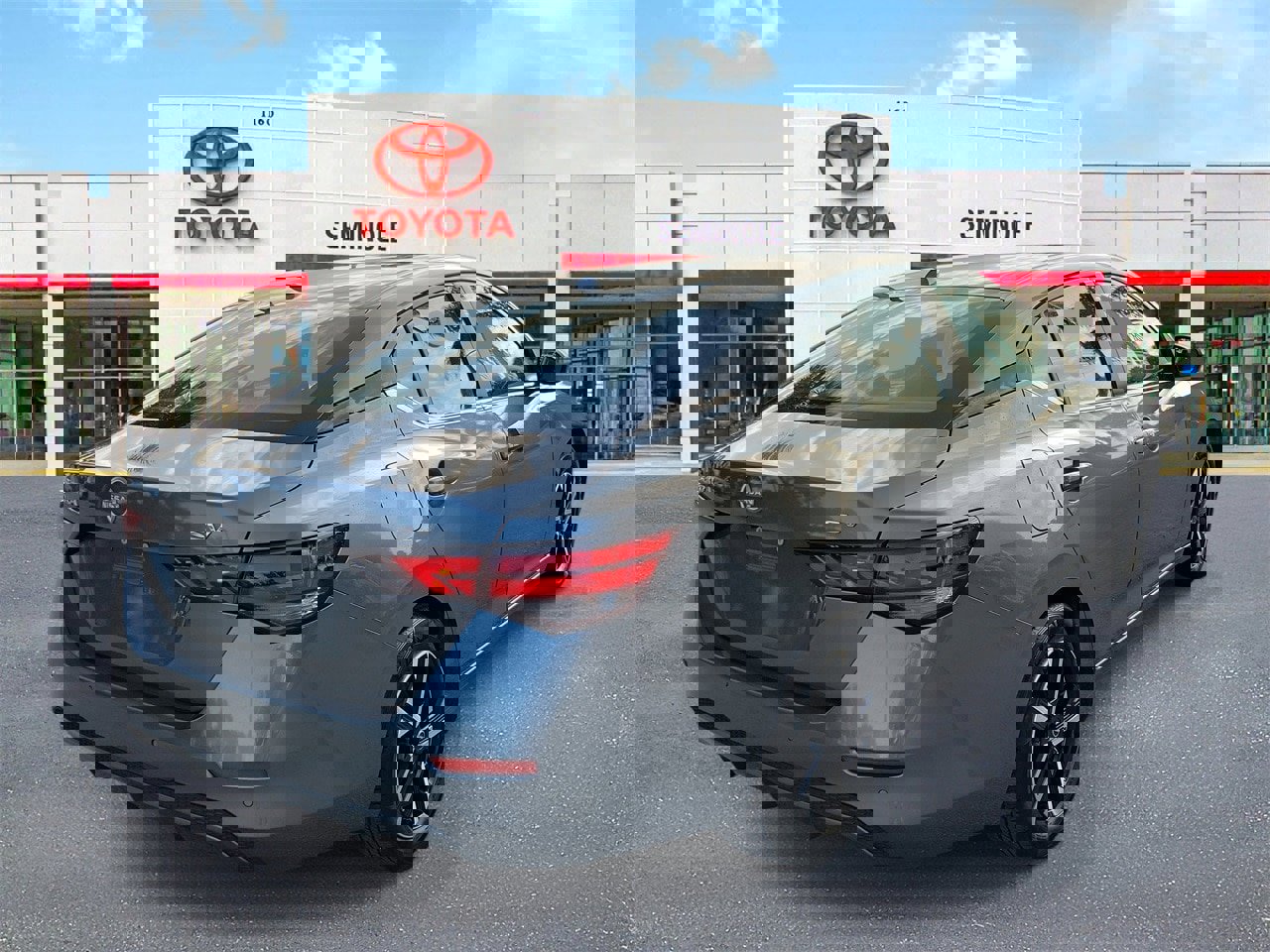 Used 2024 Nissan Sentra SV image 3