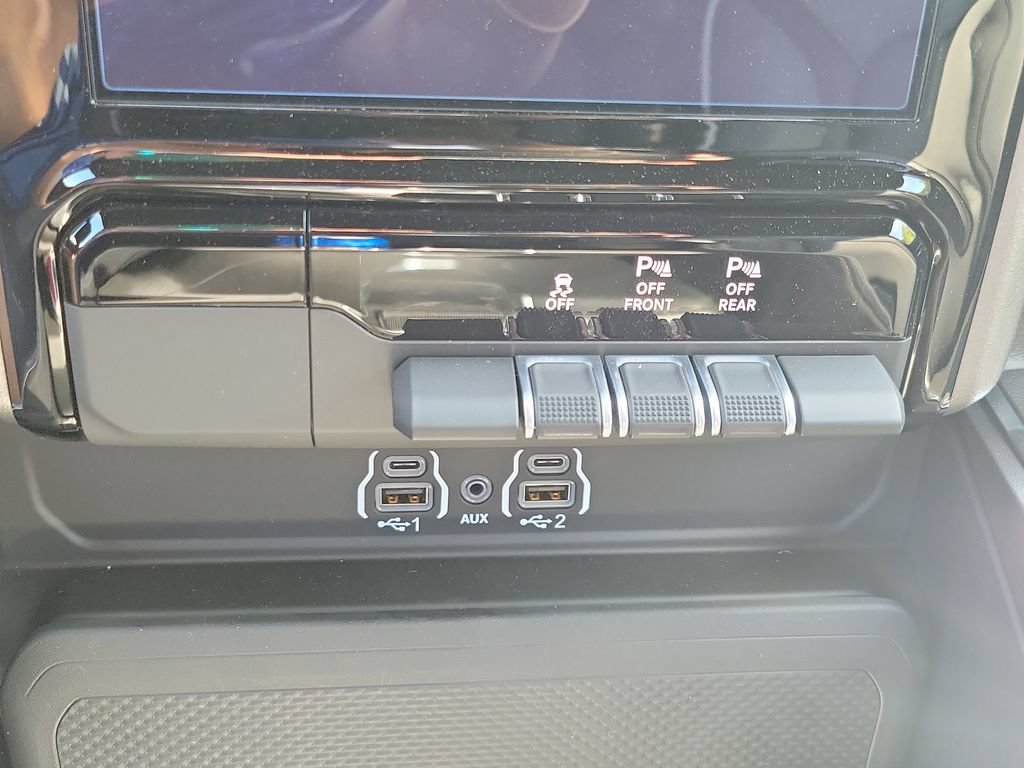 New 2026 RAM 1500 Laramie w/ Night Edition AWD/4WD image 21
