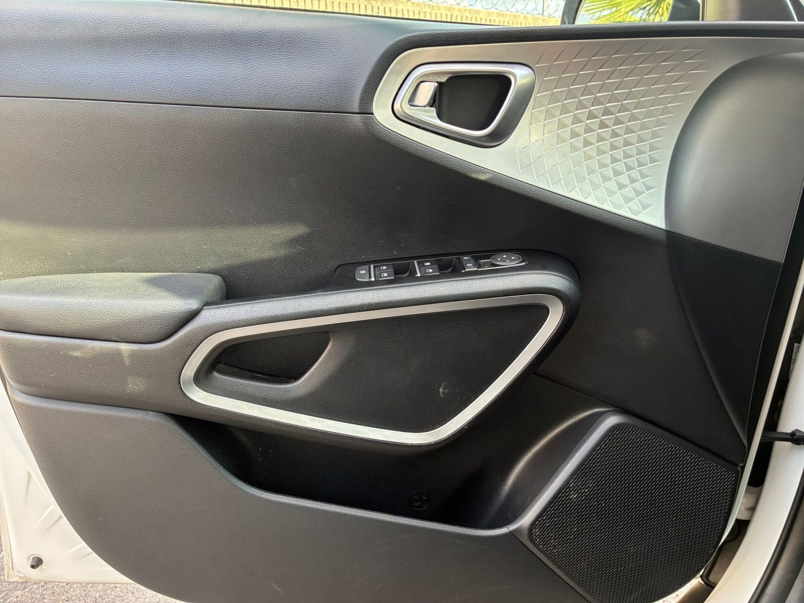 Used 2025 Kia Soul LX w/ LX Technology Package image 18