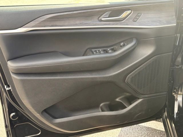 New 2025 Jeep Grand Cherokee L Limited image 12