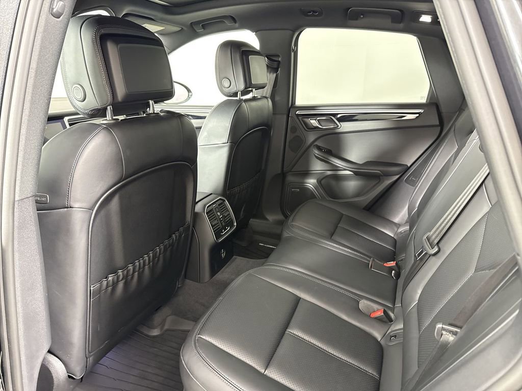 Certified 2025 Porsche Macan image 26