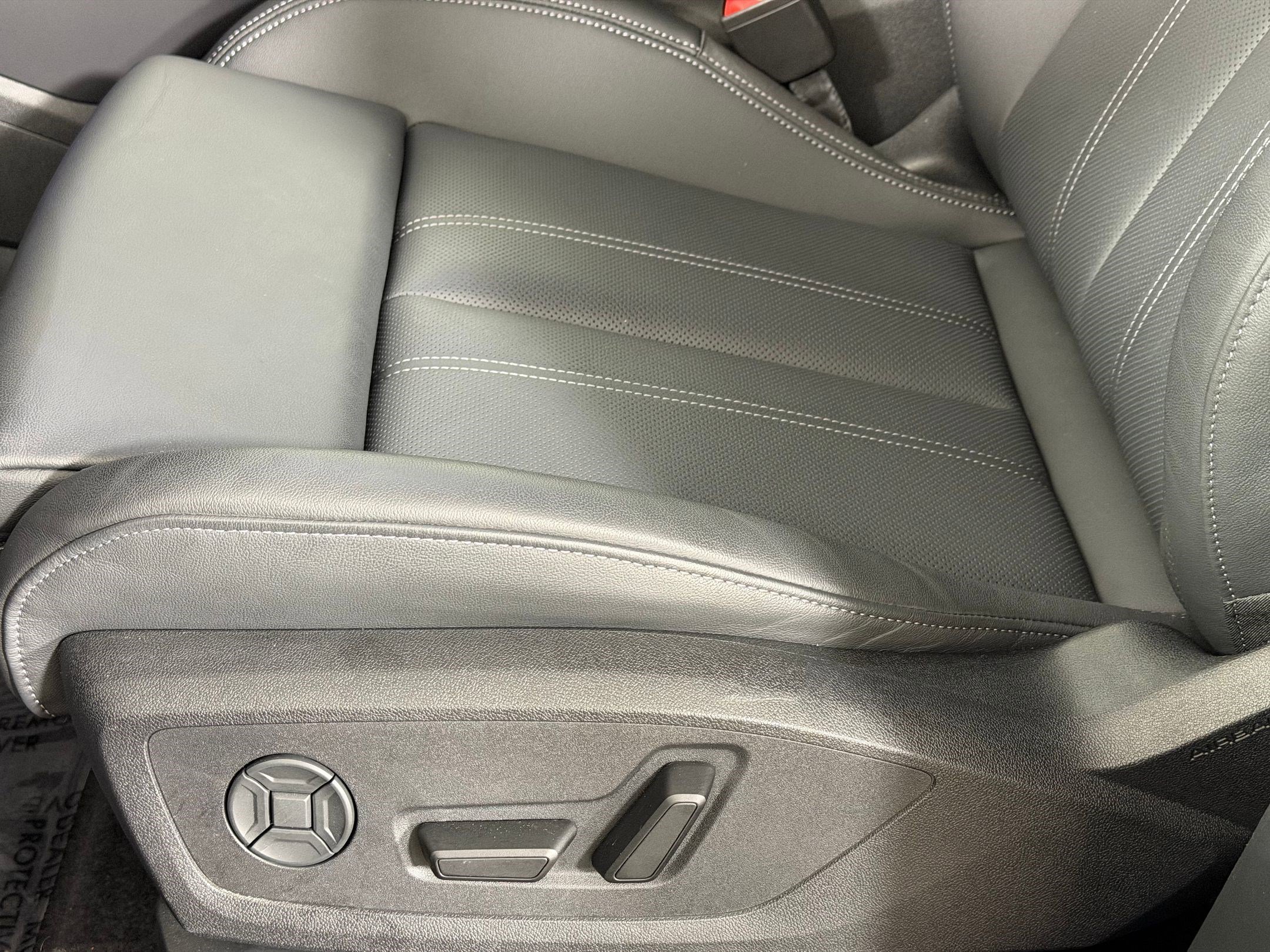 Used 2025 Audi Q6 e-tron Prestige w/ Black Warm Weather Package AWD/4WD image 14