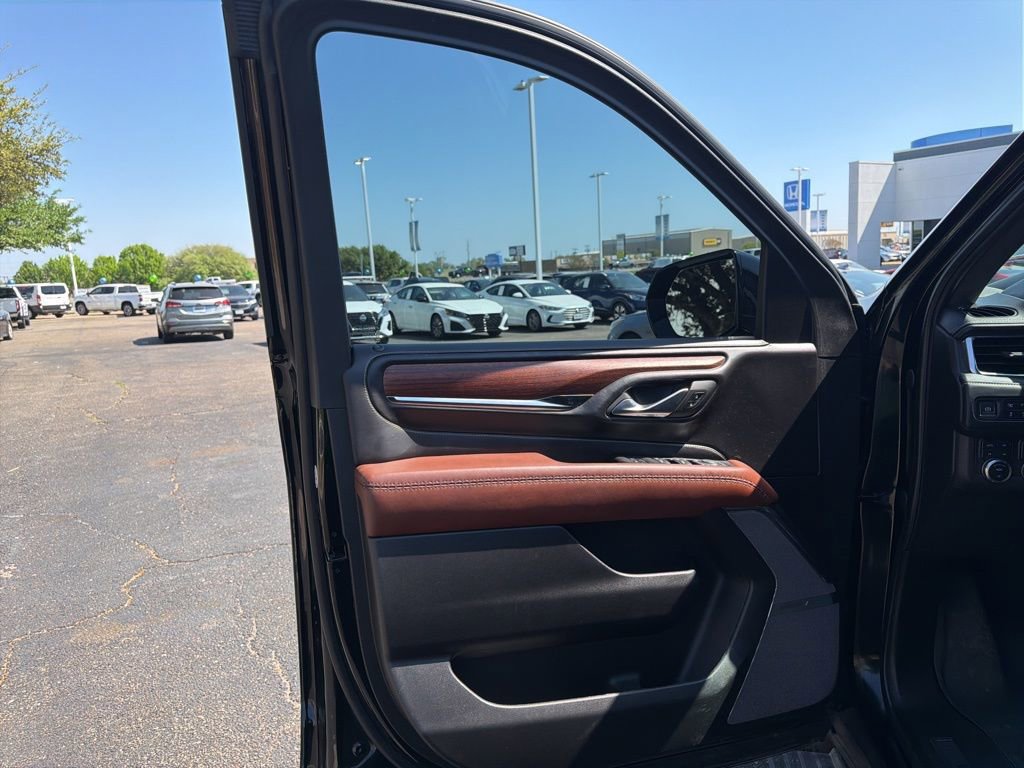 Used 2023 GMC Yukon XL Denali Ultimate image 9