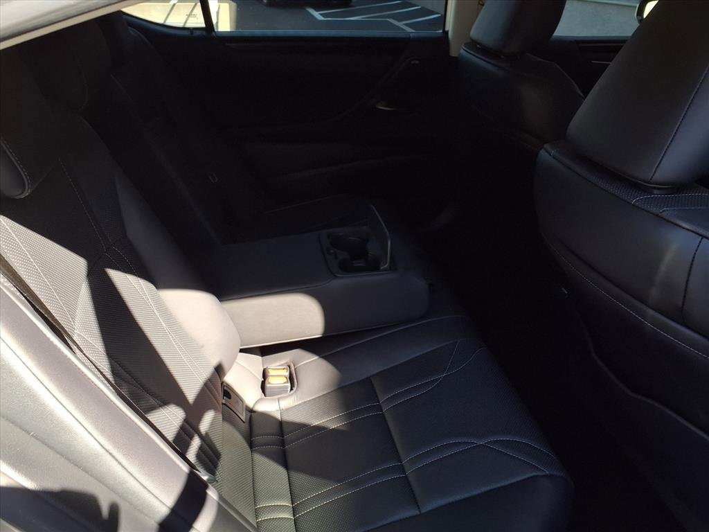 Used 2020 Lexus ES 300h w/ Luxury Package image 22