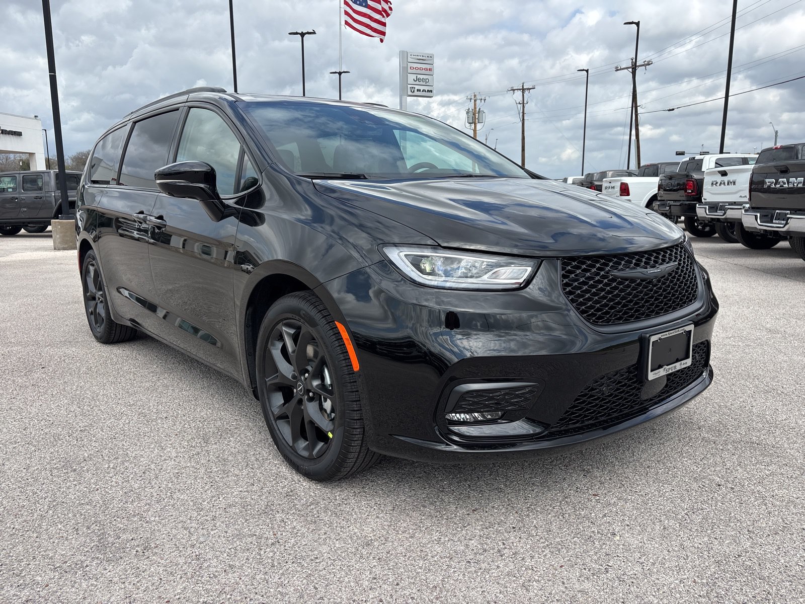 New 2026 Chrysler Pacifica Limited w/ S Appearance Package FWD image 8