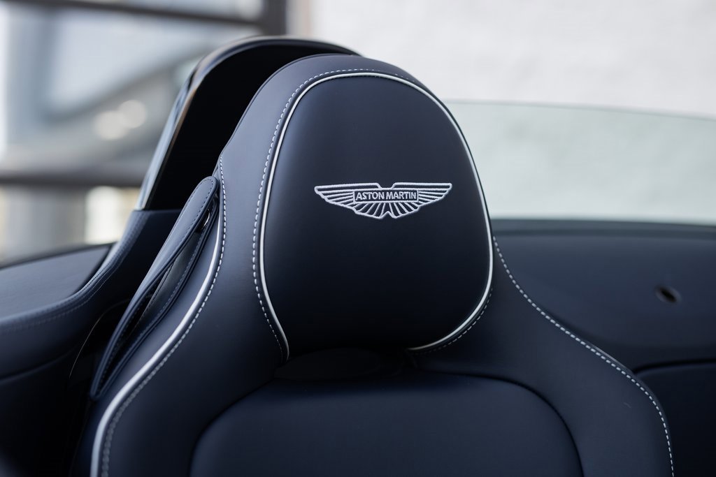 New 2026 Aston Martin V8 Vantage Volante image 38