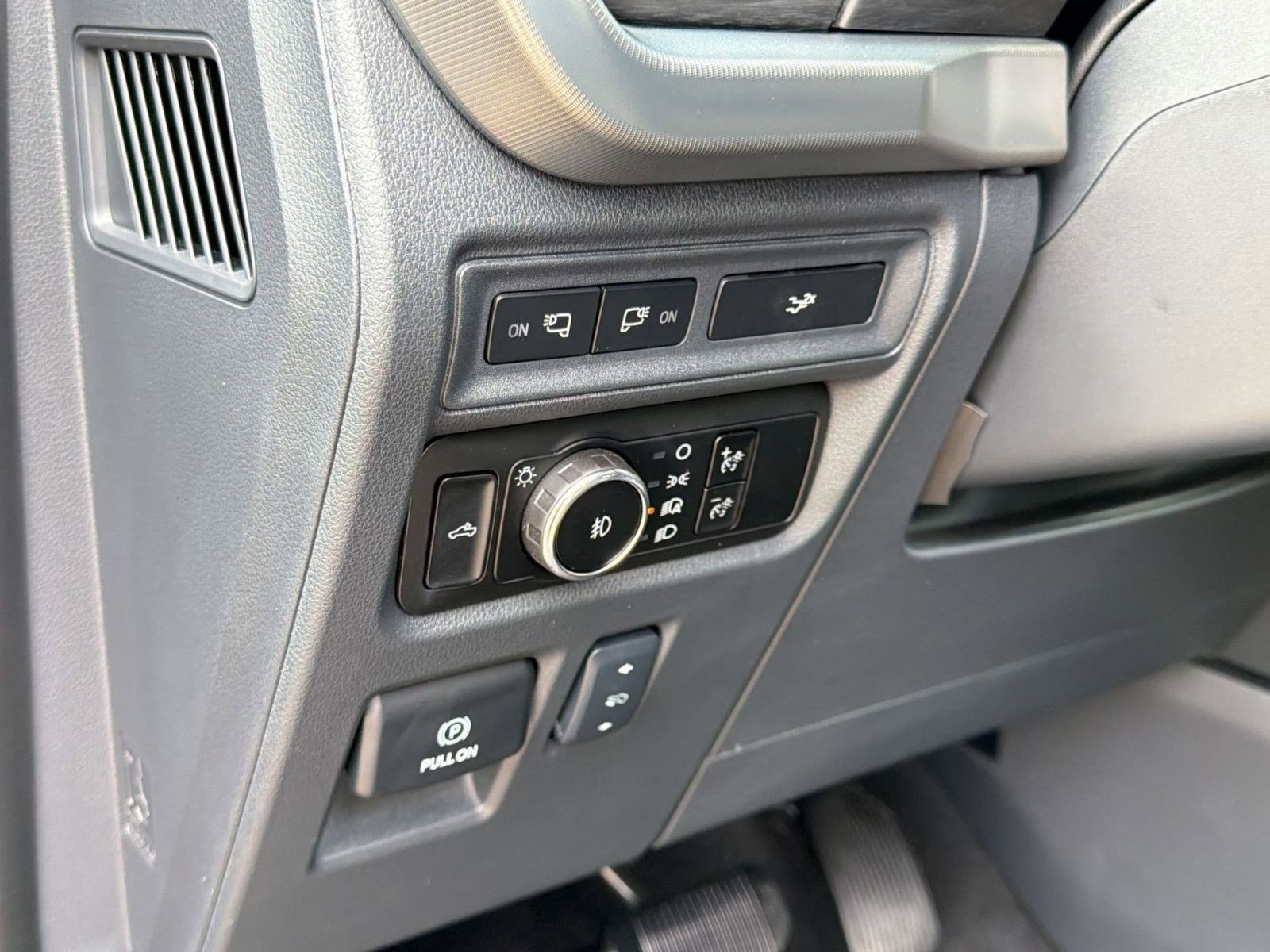 Used 2024 Ford F150 Lariat w/ FX4 Off-Road Package AWD/4WD image 17