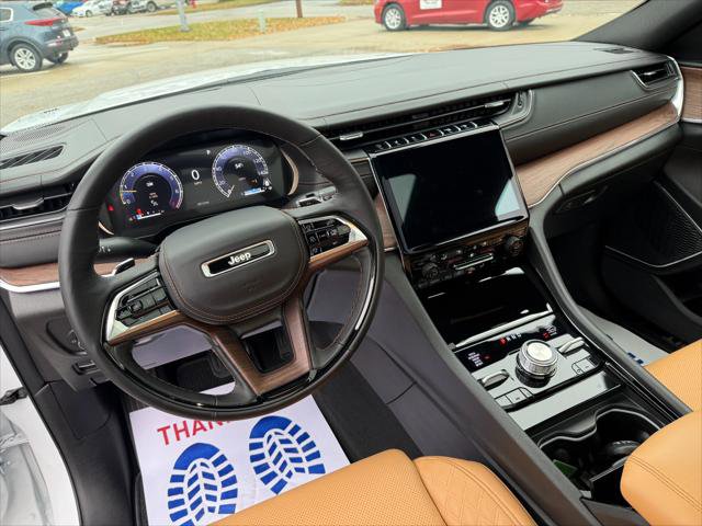 Certified 2025 Jeep Grand Cherokee Summit w/ Adv Protech Group IV image 9