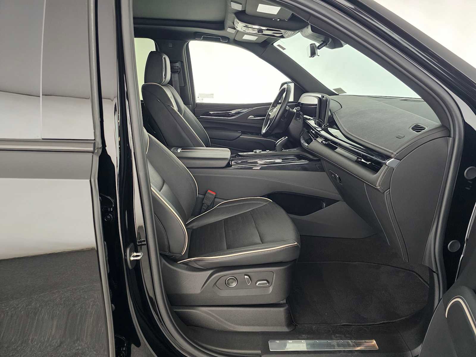 Used 2024 Cadillac Escalade Sport image 10