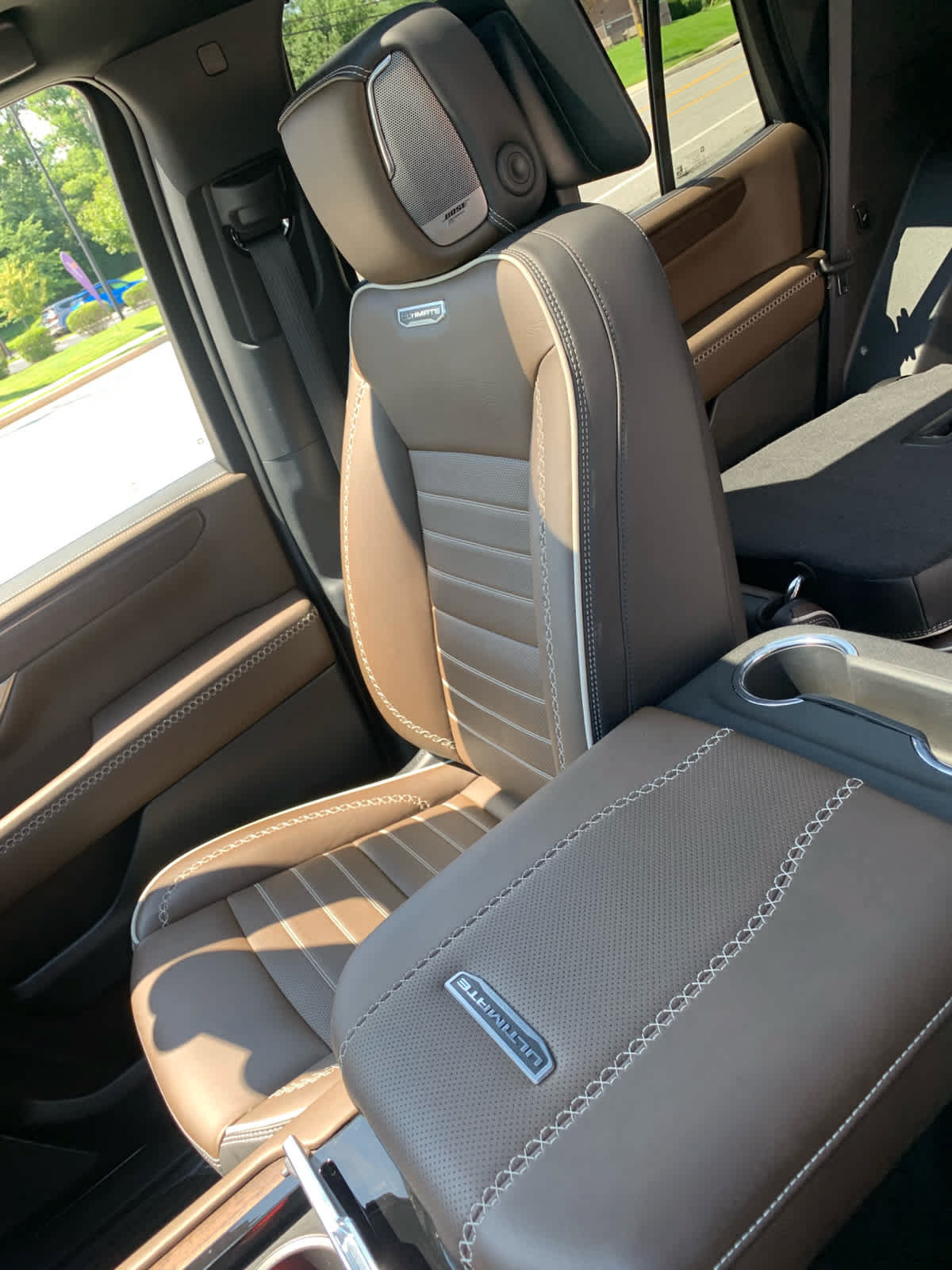 Used 2025 GMC Yukon Denali Ultimate AWD/4WD image 21