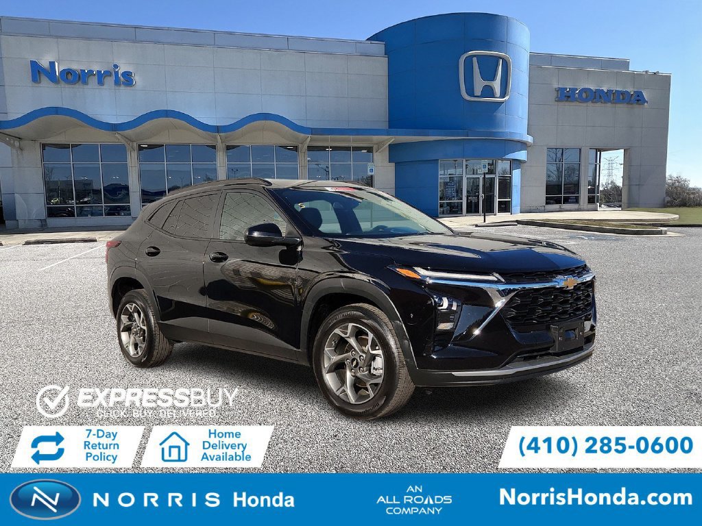 Used 2025 Chevrolet Trax LT w/ Driver Confidence Package