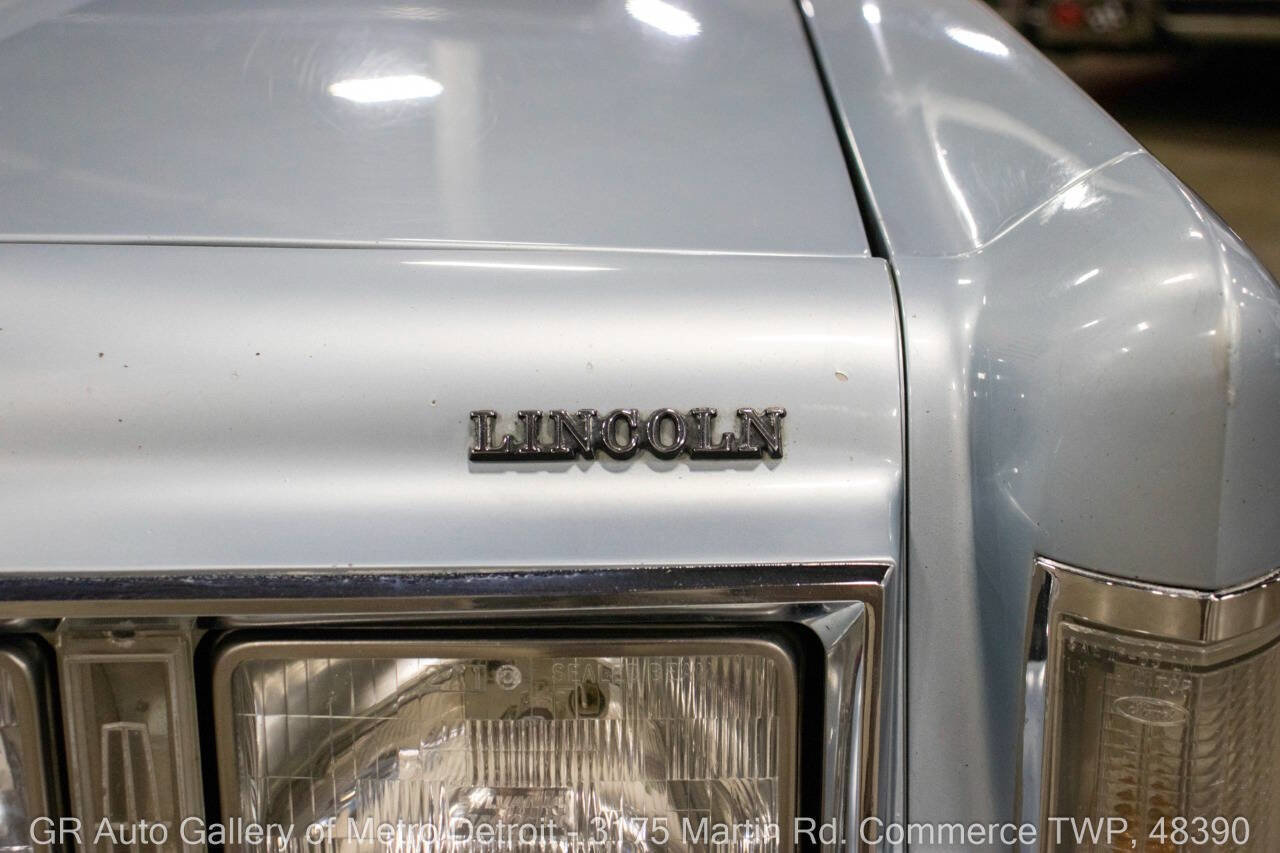 Used 1986 Lincoln Town Car image 33