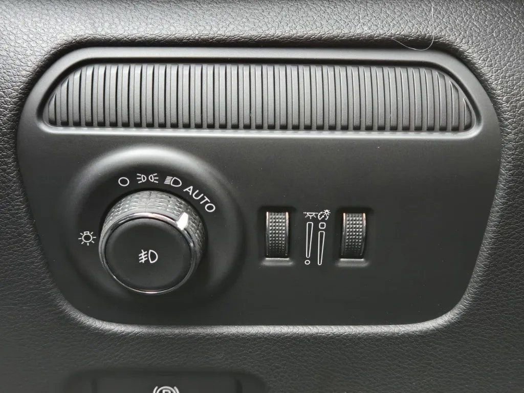 New 2025 Jeep Wagoneer 4WD w/ Premium Group I image 13