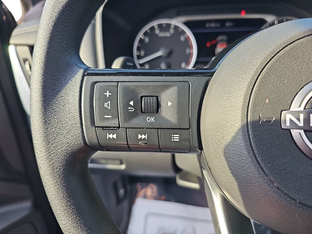 Used 2023 Nissan Rogue SV AWD/4WD image 17