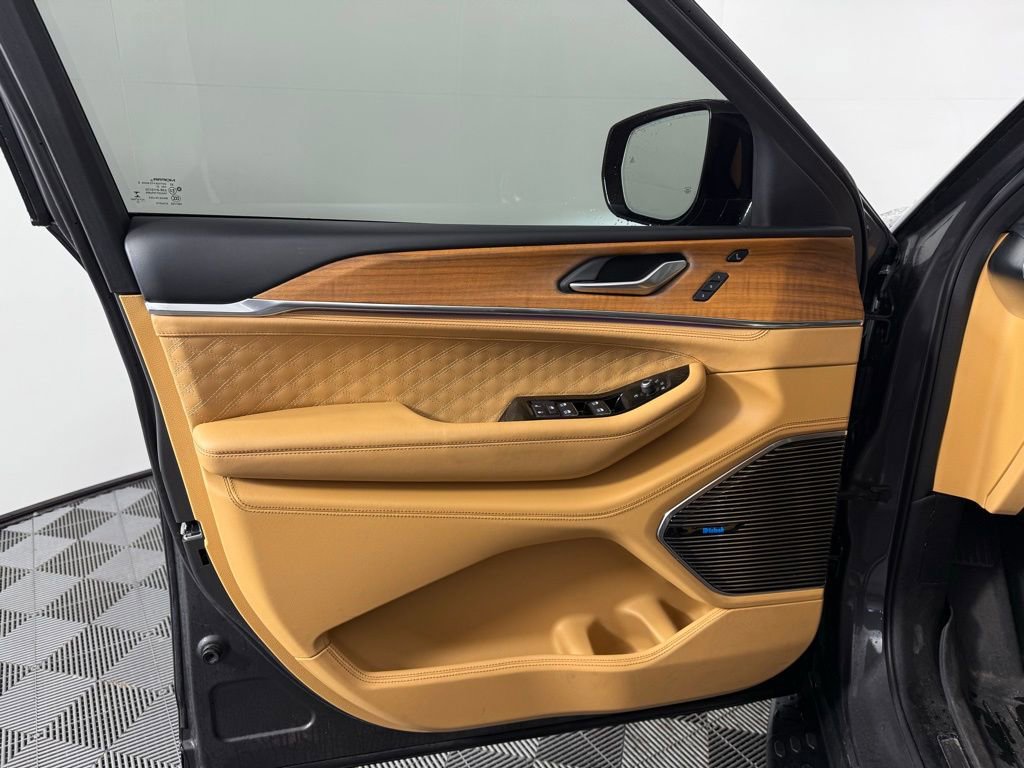 Used 2022 Jeep Grand Cherokee L Summit image 13