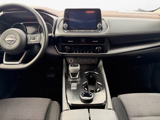 Used 2023 Nissan Rogue SV image 11