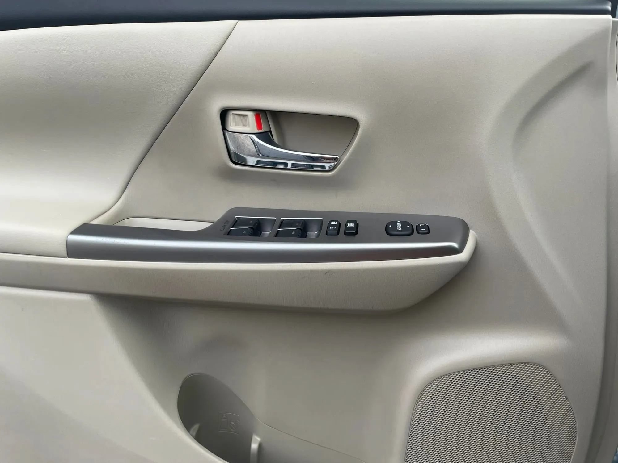 Used 2016 Toyota Prius V Five FWD image 43