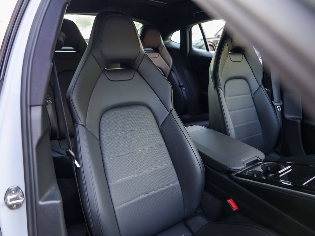 New 2026 Porsche Panamera RWD image 38