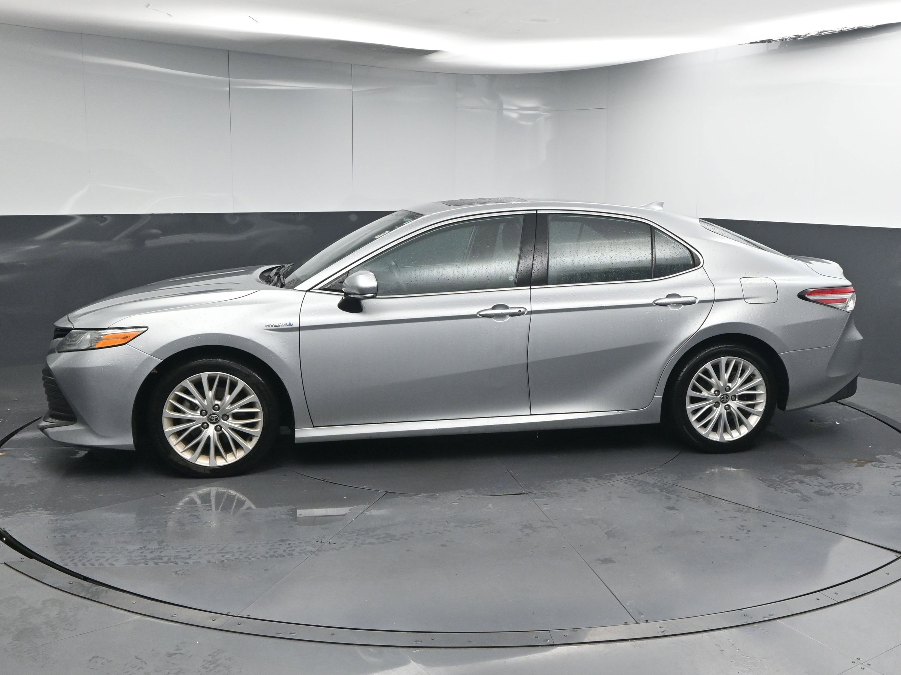 Certified 2020 Toyota Camry XLE w/ Sunroof Package image 5