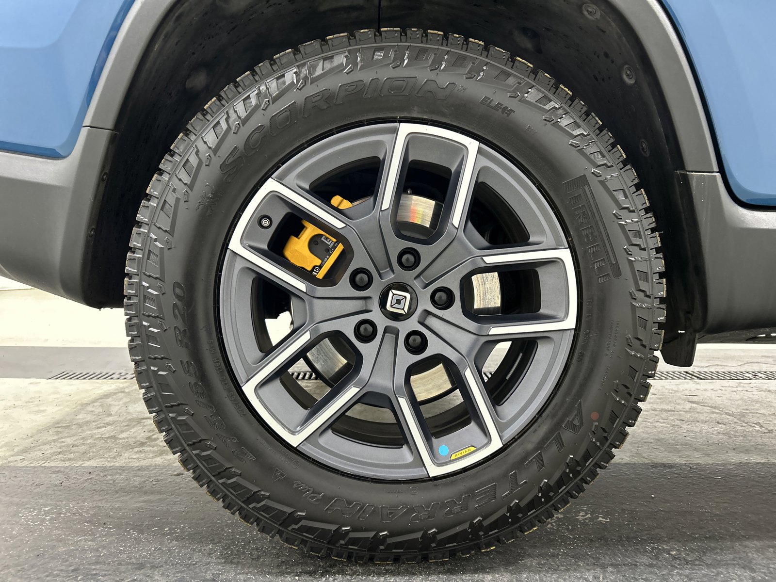 Used 2022 Rivian R1T Adventure image 12