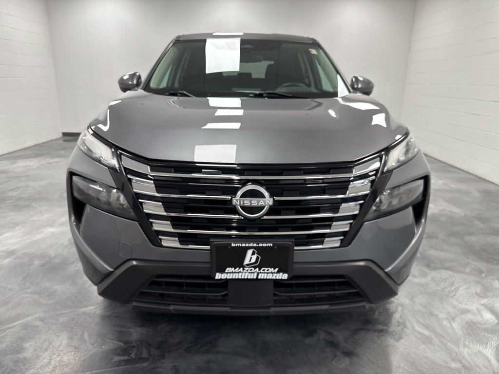 Used 2024 Nissan Rogue SV AWD/4WD image 2