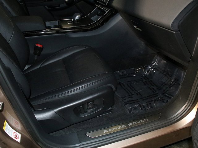 Used 2024 Land Rover Range Rover Evoque Dynamic SE image 36