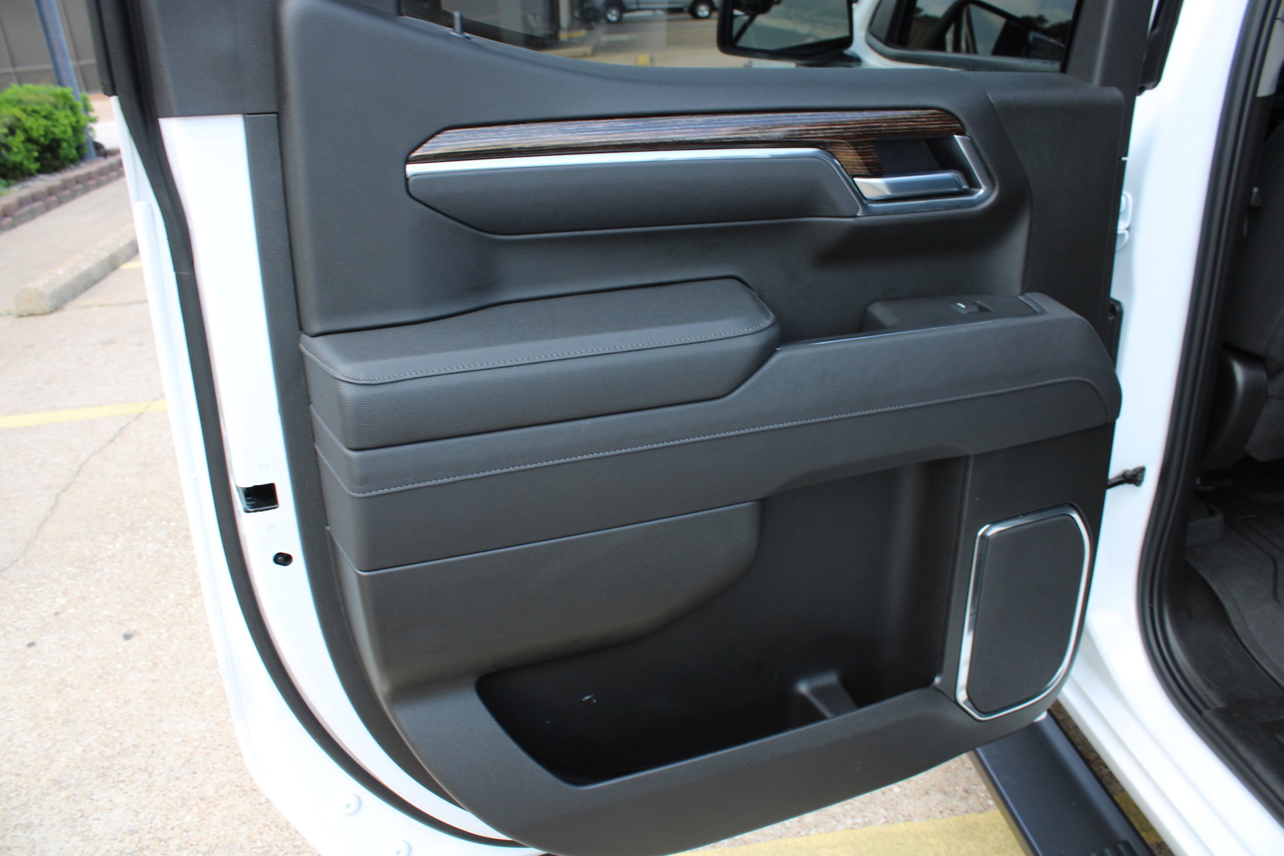 Used 2025 GMC Sierra 1500 Elevation w/ LPO, Elevation Black Package AWD/4WD image 23