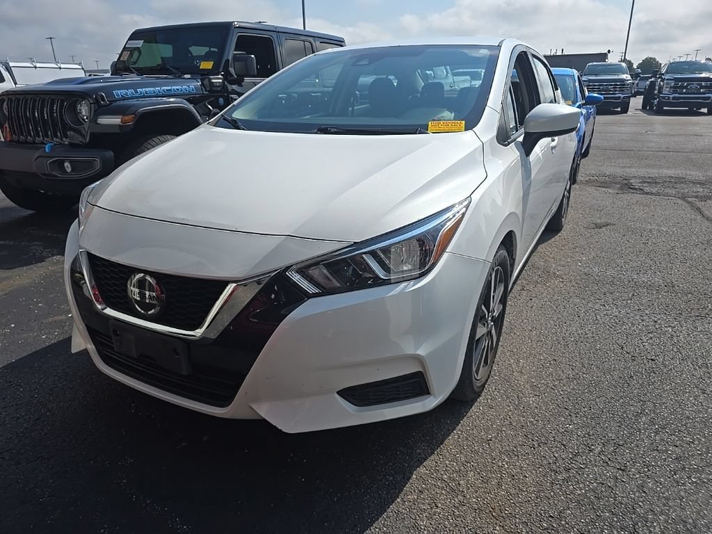 Used 2022 Nissan Versa SV FWD image 2
