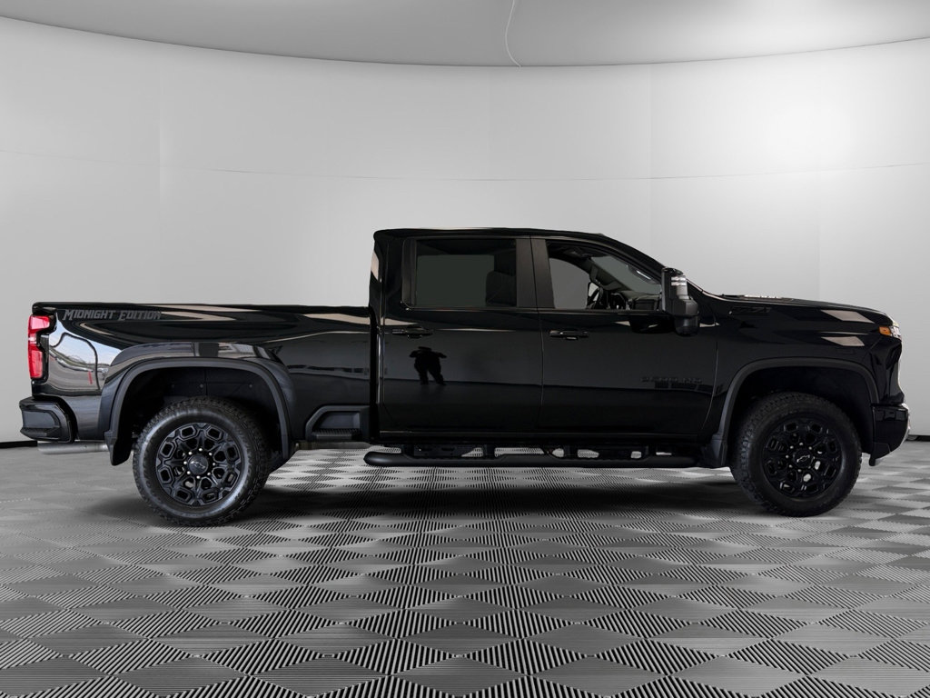 Used 2024 Chevrolet Silverado 2500 LT w/ Midnight Edition image 9