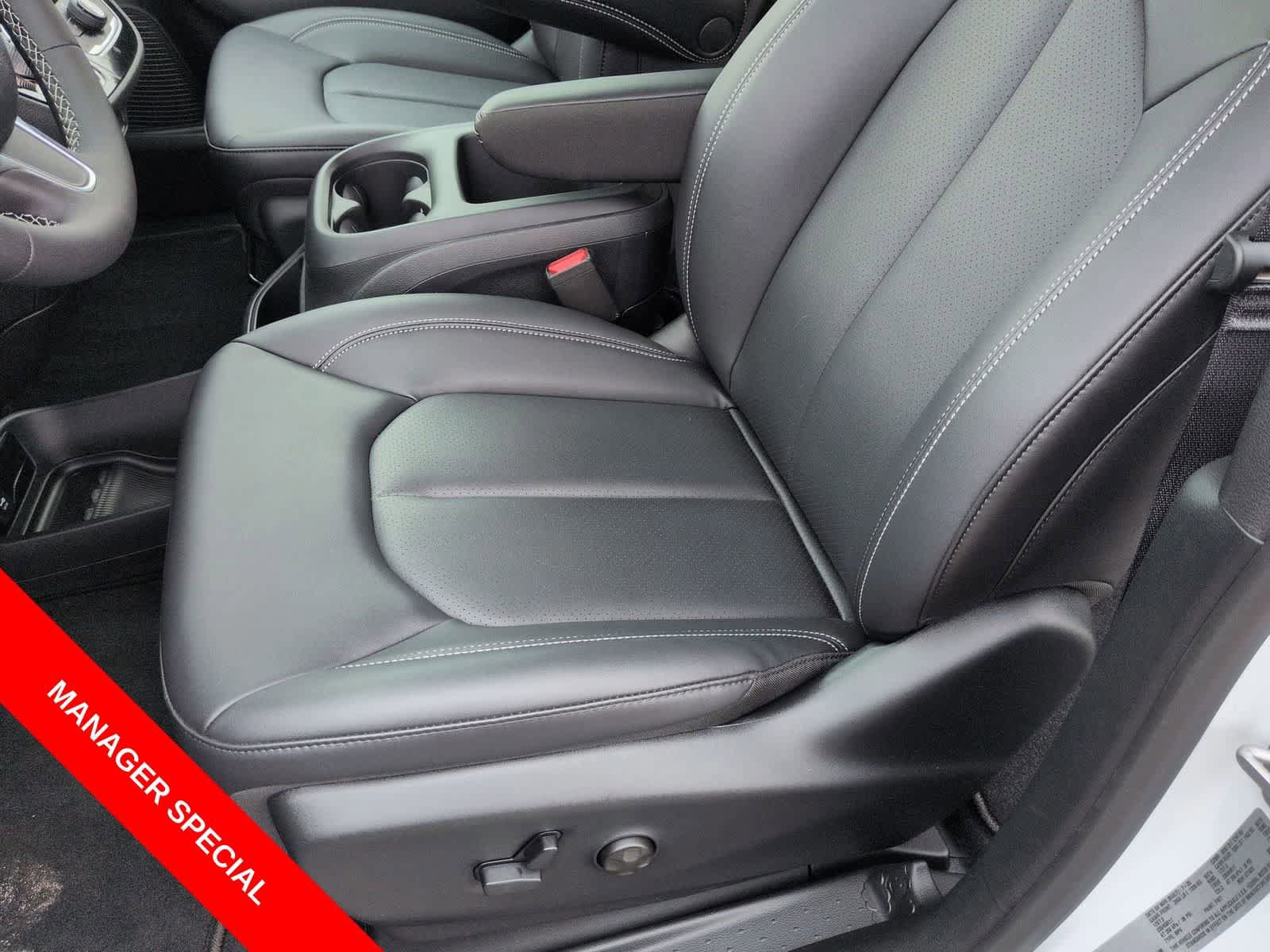 New 2026 Chrysler Pacifica Select FWD image 14