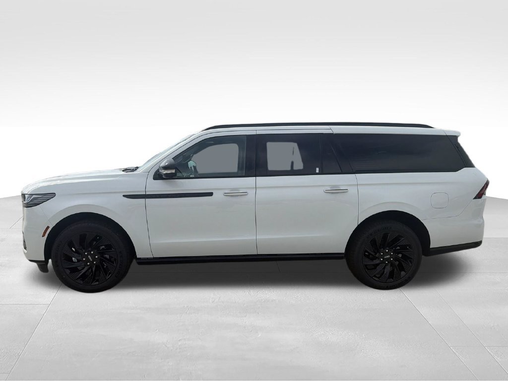 New 2027 Lincoln Navigator L Reserve w/ Jet Appearance Package AWD/4WD image 2