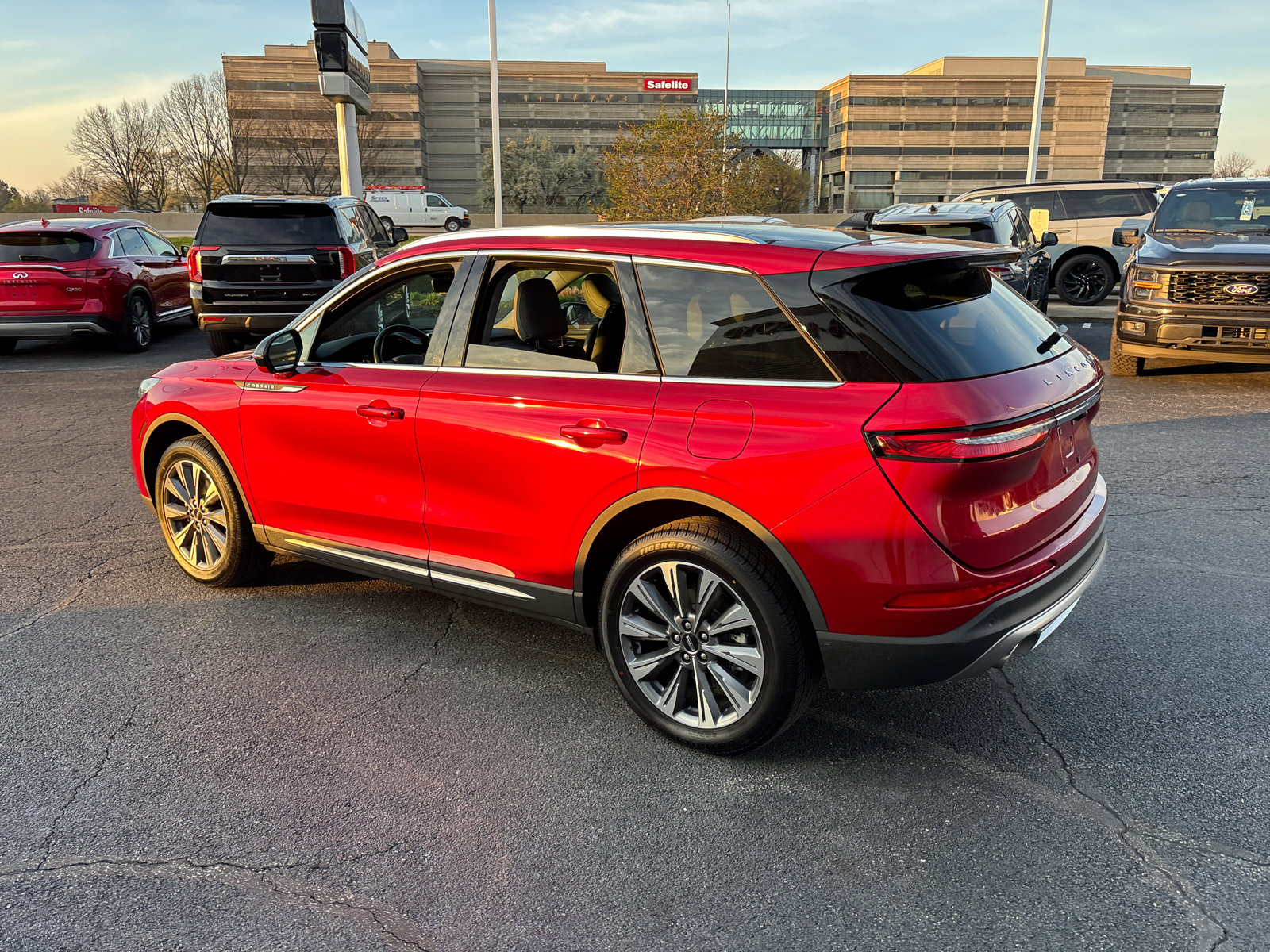 Used 2022 Lincoln Corsair Reserve w/ Elements Package image 5