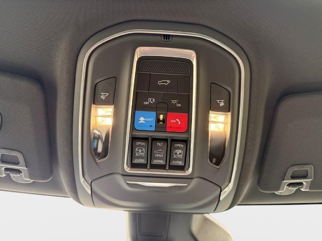 New 2025 Jeep Grand Cherokee Overland w/ Luxury Tech Group IV AWD/4WD image 23