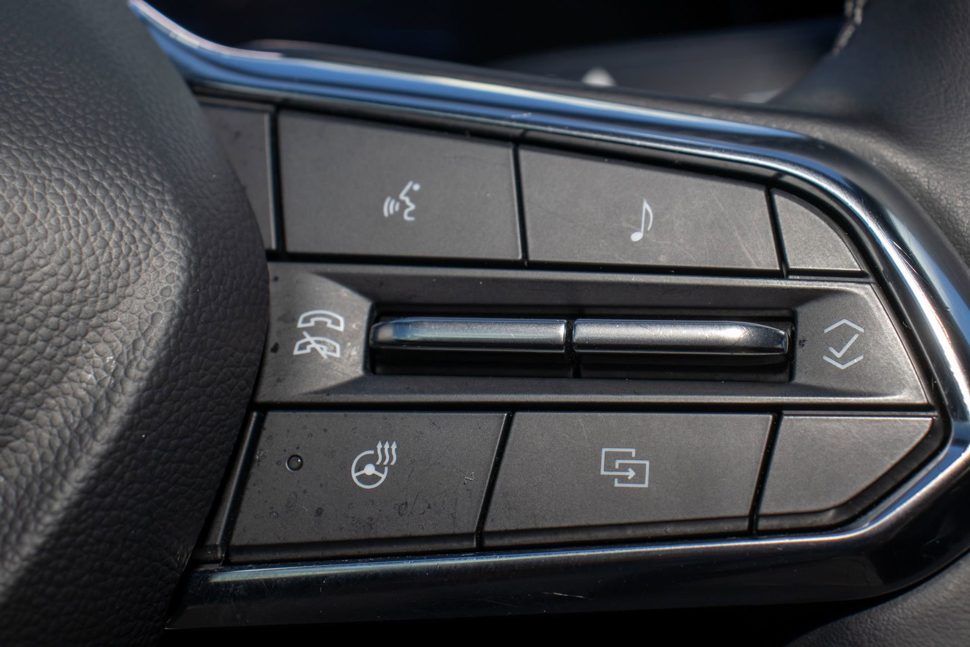 Used 2025 Chevrolet Equinox LT image 28