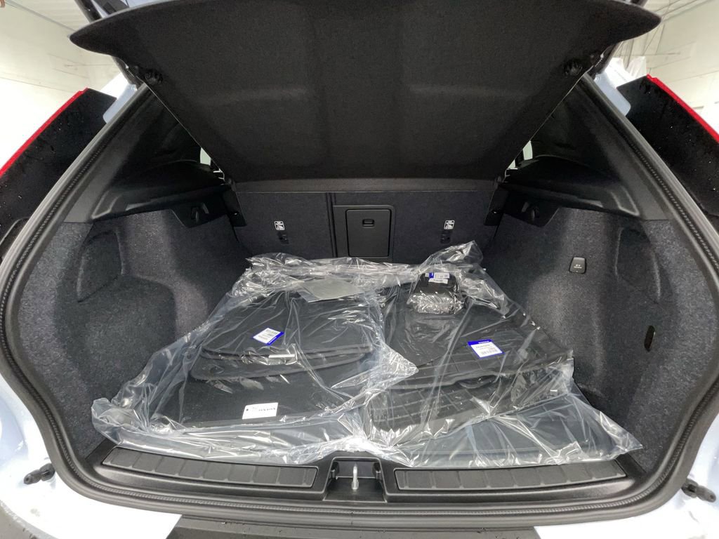 New 2026 Volvo XC40 B5 Plus w/ Protection Package Premier AWD/4WD image 11