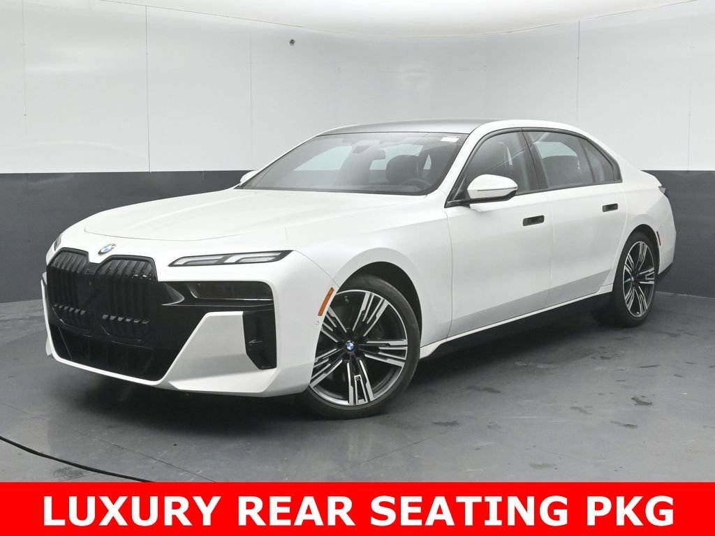 Used 2023 BMW 760i xDrive w/ Luxury Rear Seating Package image 3