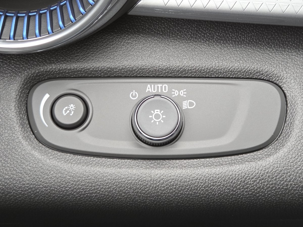 New 2026 Chevrolet Trax LT w/ Driver Confidence Package FWD image 32