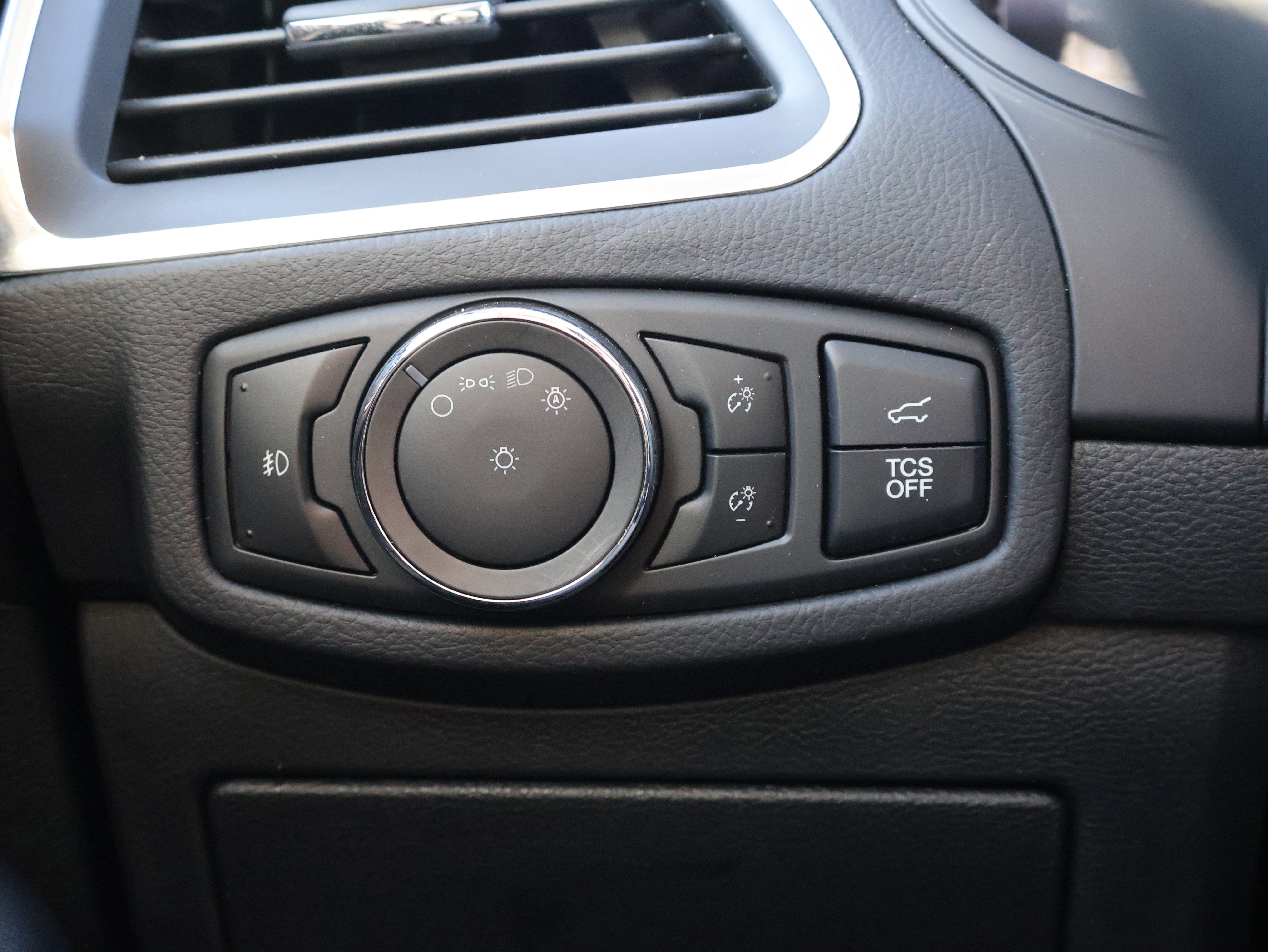 Used 2024 Ford Edge Titanium image 36