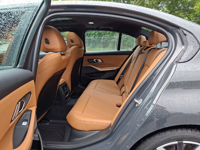 Used 2026 BMW 330i xDrive Sedan w/ M Sport Package AWD/4WD image 9