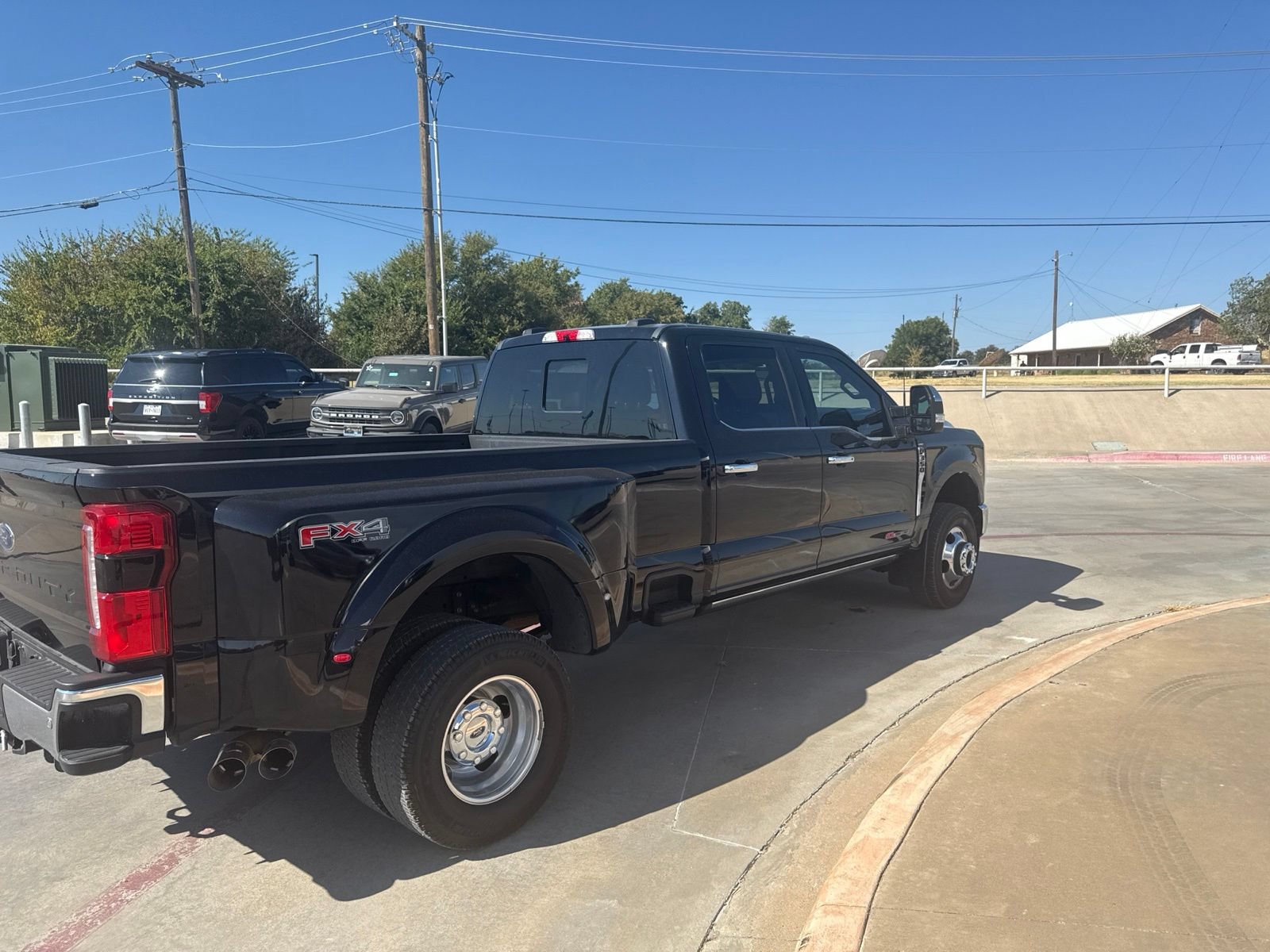 Used 2024 Ford F350 Lariat w/ Lariat Ultimate Package AWD/4WD image 5