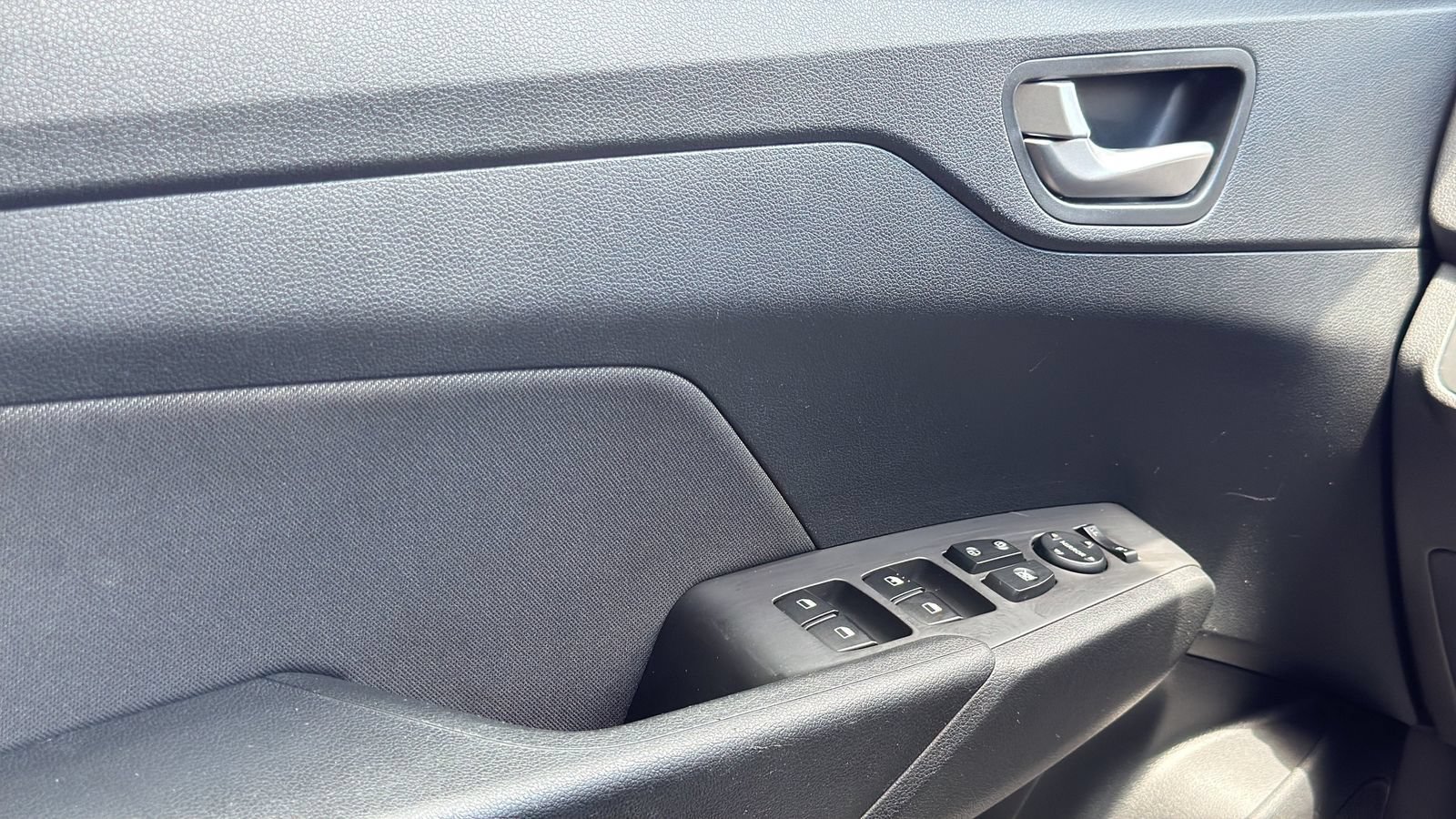 Used 2020 Hyundai Accent SE FWD image 9