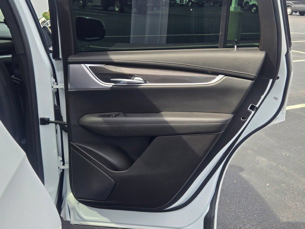 Used 2024 Cadillac XT6 Sport w/ LPO, Onyx Lite Package AWD/4WD image 10
