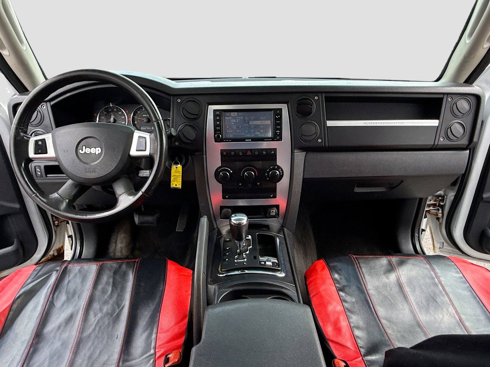 Used 2008 Jeep Commander Sport image 3