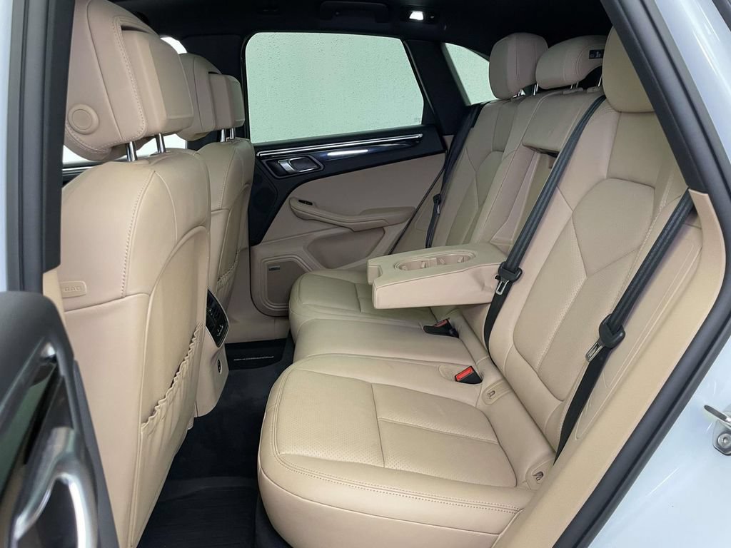 Certified 2025 Porsche Macan AWD/4WD image 19