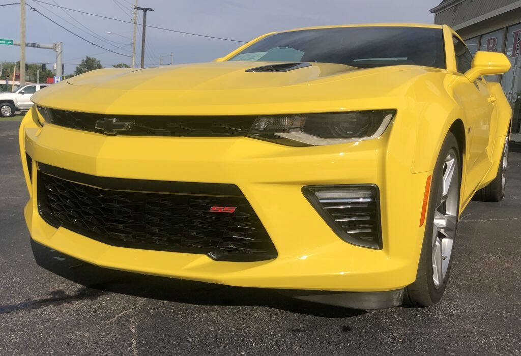 Used 2018 Chevrolet Camaro SS image 2